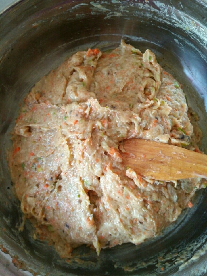 家常双肉三色馄饨,最后，放入另一半熟豆油，搅匀即可。