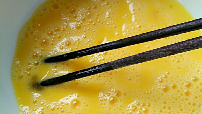 鸡蛋茶—首创,<a style='color:red;display:inline-block;' href='/shicai/ 9'>鸡蛋</a>打散，待用