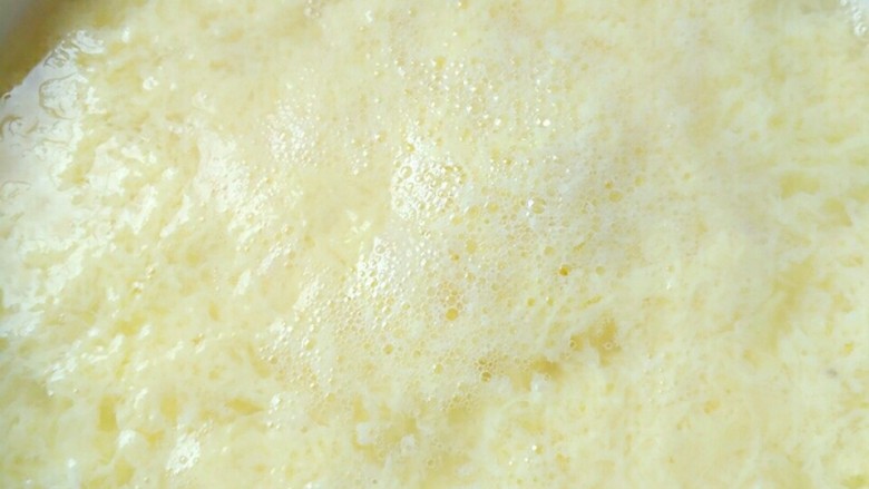 鸡蛋茶—首创,直到鸡蛋看不出生的，就像这样，我用的是大碗，倒水的时候足够用