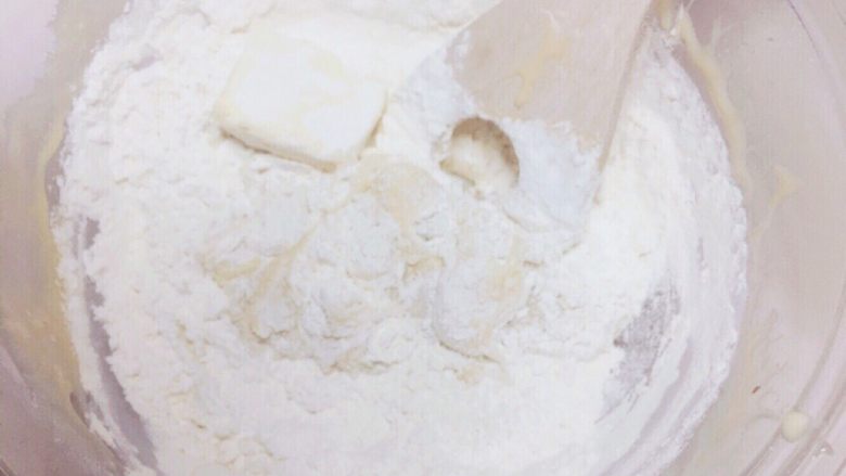 蔓越莓牛奶面包 ,加入B的材料后,为避免粉末飞溅请慢慢搅拌