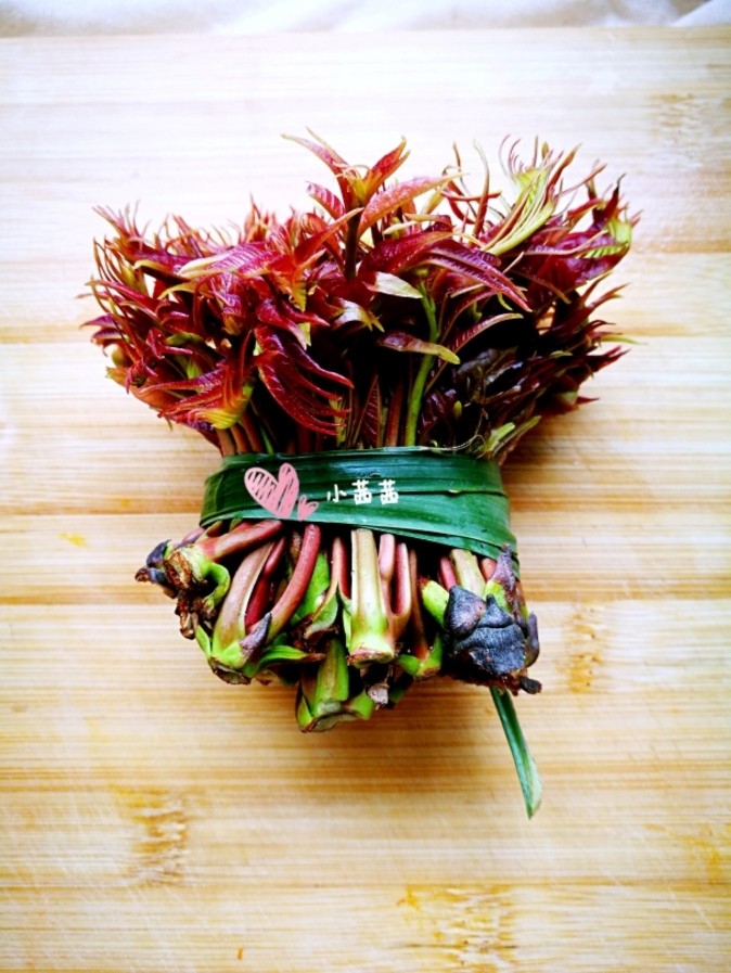 香椿鸡蛋,购置新鲜的<a style='color:red;display:inline-block;' href='/shicai/ 130'>香椿</a>回家,抓住万物复苏的春天