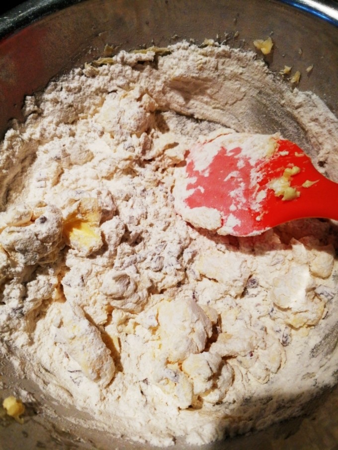 低糖蔓越莓饼干,搅拌一下,大概均匀后用手拌