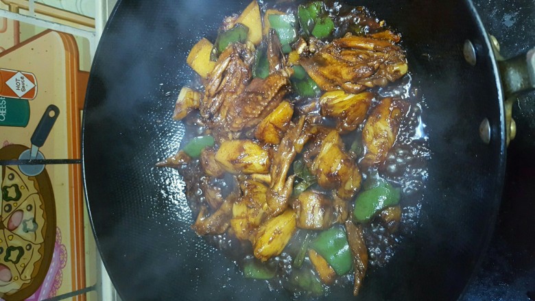 开胃解腻菠萝鸡翅,这道菜就算完成啦!各人比较喜欢,但估计不是大众口味*^_^*