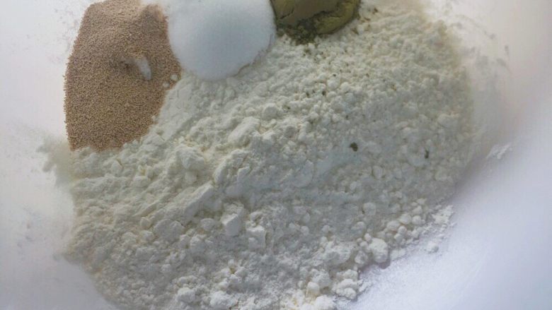 樱花抹茶豆沙面包, 将A的材料称量在面包盆中