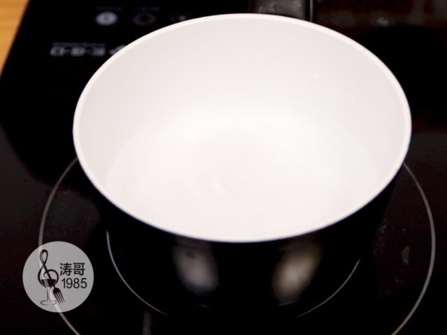 巧克力慕斯,十几分钟就可以轻松搞定,2、然后放到火上加热