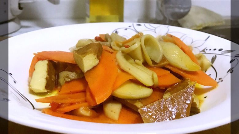 🥕鸡腿菇炒香干肉丝