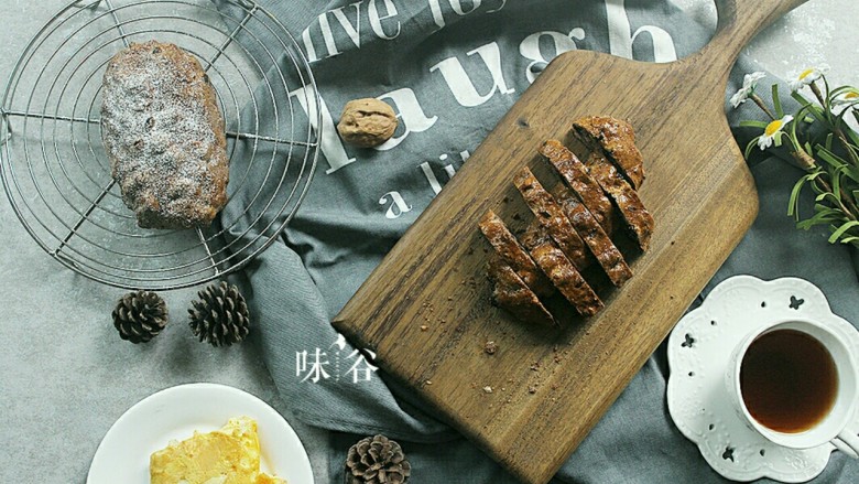 全麦核桃面包,健康美味的面包出炉啦!