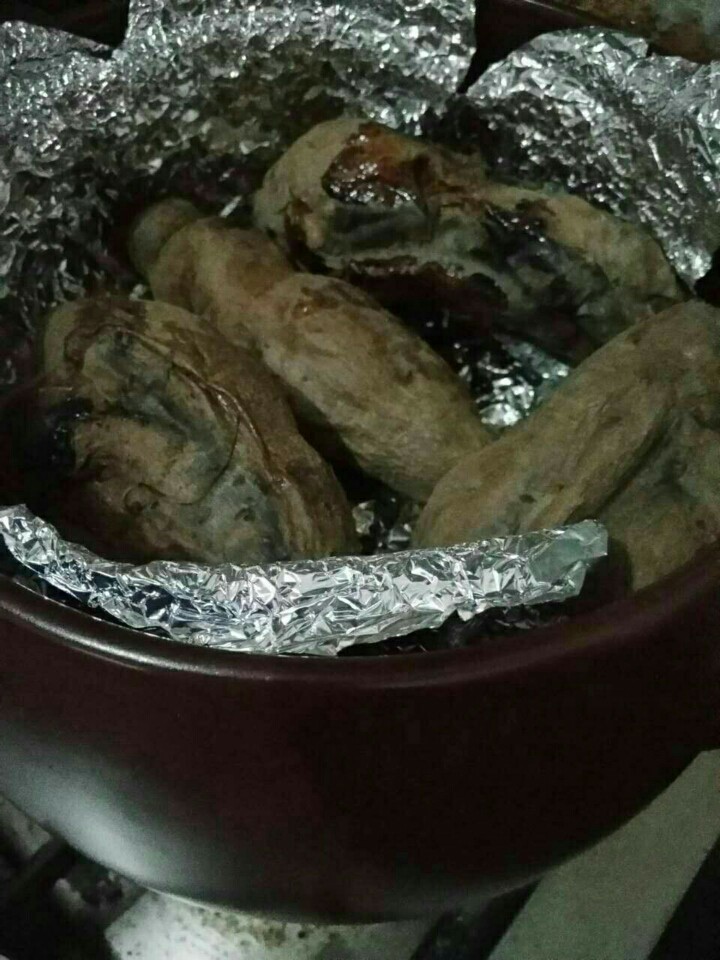 坤博砂锅烤红薯,7全程大火,约40多分钟,中途每13分钟左右翻一次面,最后关火焖10分钟左右,健康美味香喷喷的烤红薯就出锅了!