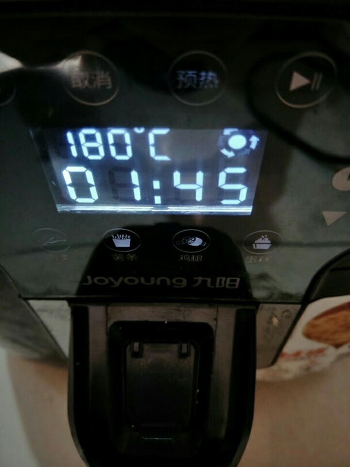无需奶油的超好吃蛋黄版蛋挞,5.空气炸锅180度预热5分钟。
