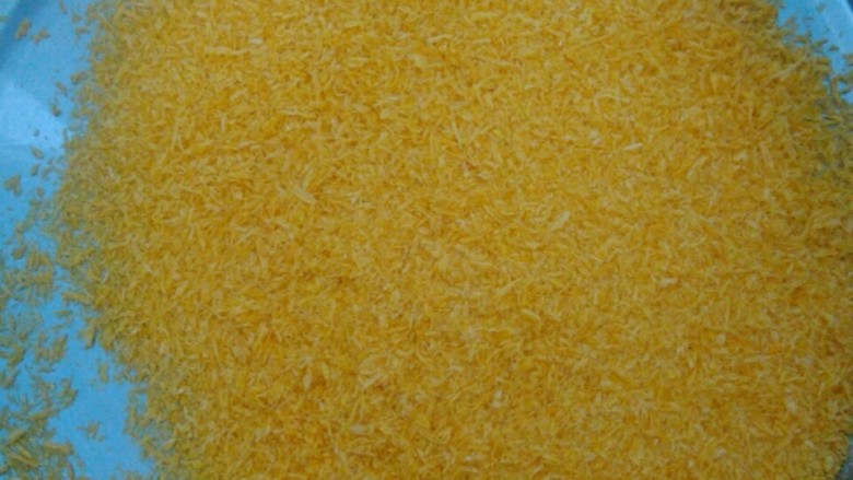脆皮香蕉,准备好的<a style='color:red;display:inline-block;' href='/shicai/ 588'>面包糠</a> 我用黄色的 炸出来效果好