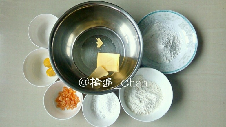 芒果干玛格丽特,备好所需要的全部材料。(PS:提前煮好鸡蛋,取出熟蛋黄。不要出现溏心部分,一定要煮熟透!)