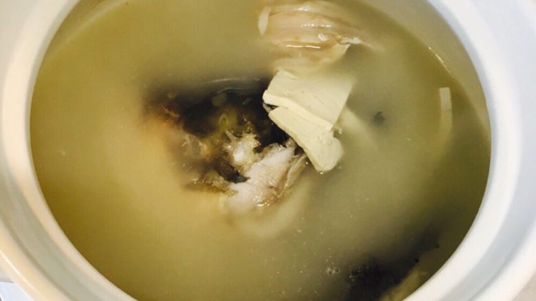 千岛湖鱼头豆腐汤