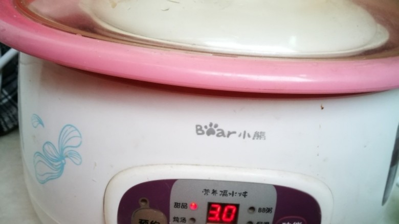 冰糖柠檬膏,炖锅开始工作,炖12小时(我这锅炖完三小时后我又重新设置的三小时,重复了好几次,是在不易)