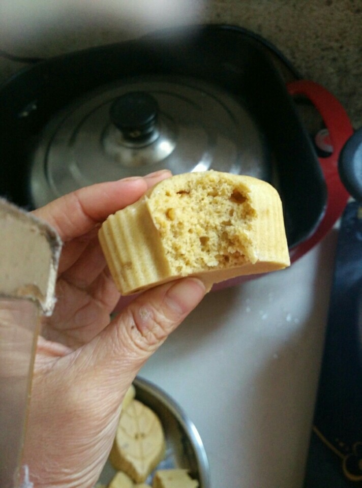 红糖蛋糕,第一次做红糖蛋糕,品尝一下好不好吃!
