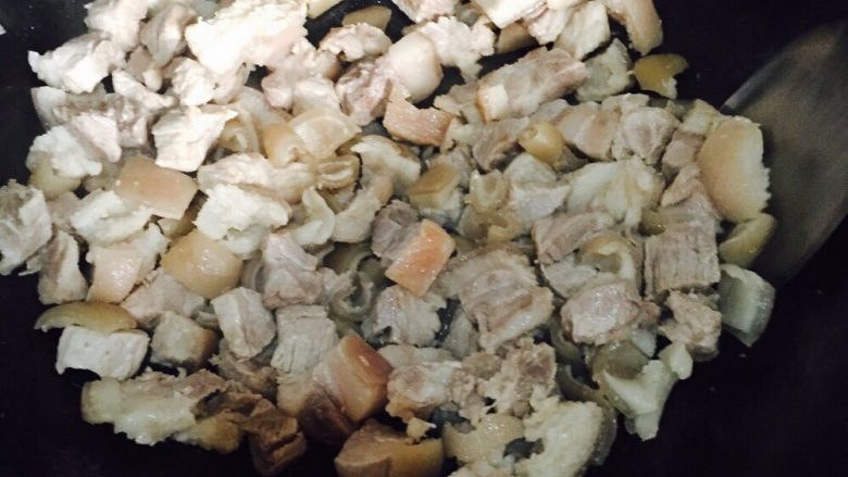 简易版红烧肉,多翻炒几下,
