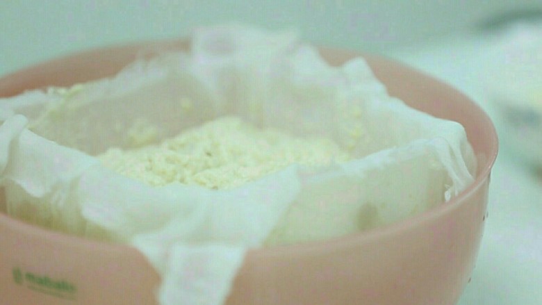 豌豆泥豆腐,点好后要保温静止20-30分钟,让沉淀充分反应。