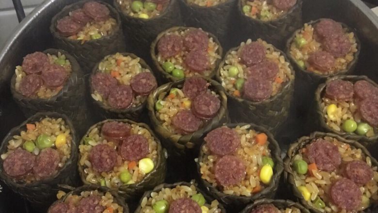 草袋饭,上蒸锅蒸40分钟左右