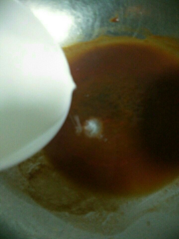 菠萝咕噜肉,最后倒入准备好的淀粉水小火慢煮至浓稠