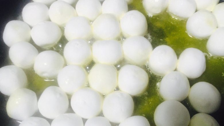 花生蔓越梅牛扎糖,🤔第二步:加入棉花糖,我选择的是无糖无色的。因人而异啦~