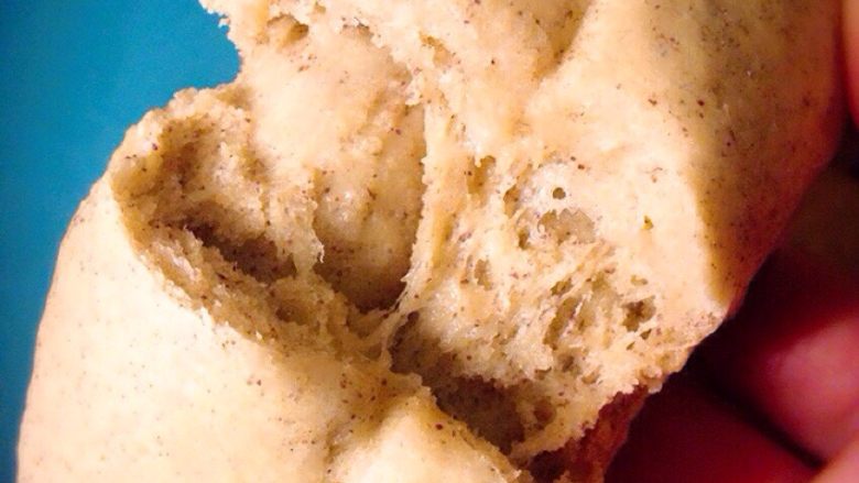 胖乎乎的牛奶红豆薏米粉面包