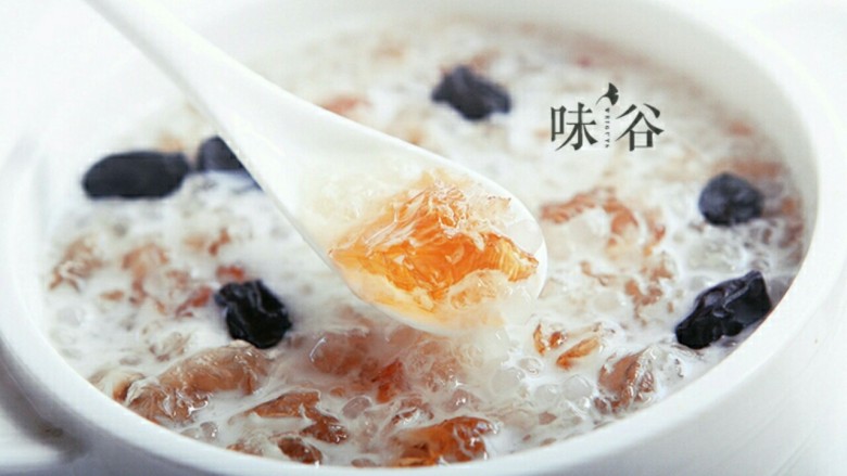 桃胶黑加仑椰奶西米露,夏天冷藏过后,口感更是棒棒噠^_^
