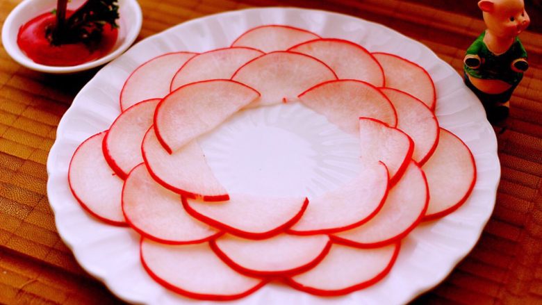 酸甜萝卜花(王氏私房菜),第三层依次类推的搓开、如图