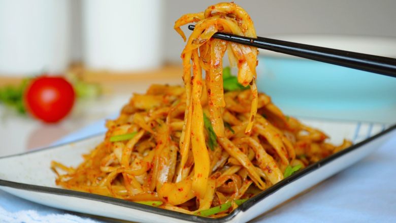 【孜然杏鲍菇】PK烧烤金针菇,完胜~,下期希望看什么菜谱,可以留下你的爪印。
没准下期就是你想要的~
点击关注,可以查看更多菜谱~
菜品/摄影/文字:均原创不可盗用。