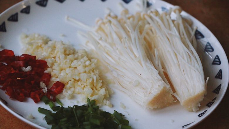 锡纸花蛤粉丝(懒人必备),喜欢吃姜的同学~也可以在食材里加入少许姜丝~