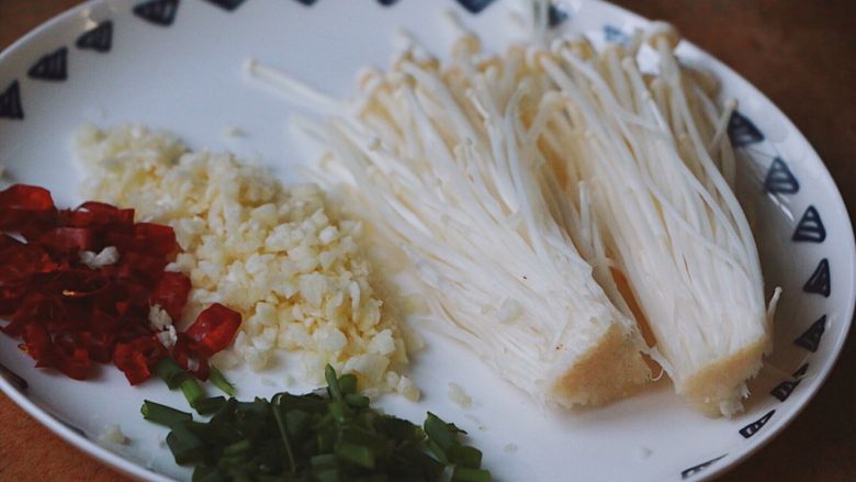 锡纸花蛤粉丝（懒人必备）,喜欢吃姜的同学～也可以在食材里加入少许姜丝～