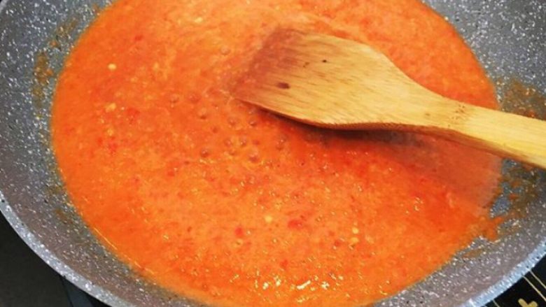 普罗旺斯烩菜~《Ratatouille》蔬菜杂烩,用料理机打磨成酱汁,倒入锅中熬煮收干水份即可。