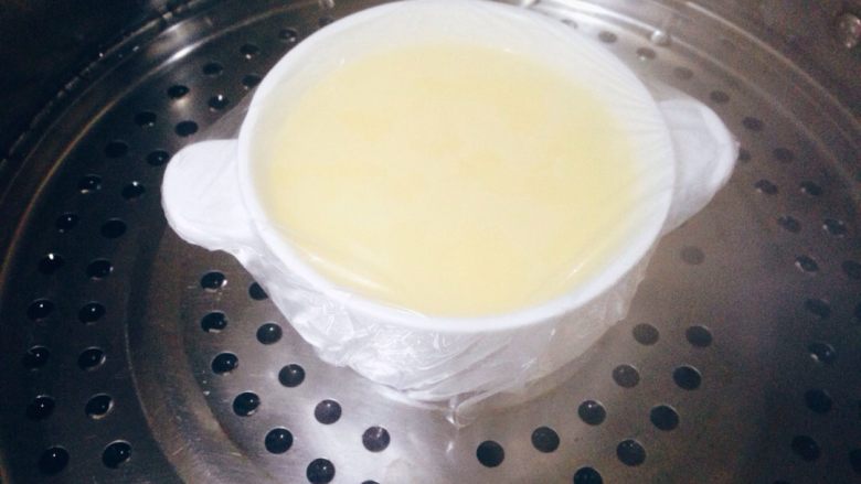 素蒸蛋,放入蒸锅大火蒸制。