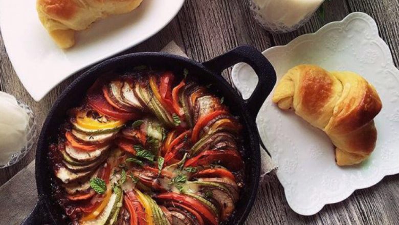 普罗旺斯烩菜~《Ratatouille》蔬菜杂烩,可以搭配可颂面包一起开吃吧!