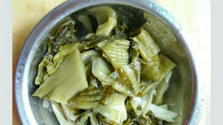 酸菜鱼,将<a style='color:red;display:inline-block;' href='/shicai/ 3361'>酸菜</a>，<a style='color:red;display:inline-block;' href='/shicai/ 37'>姜</a>，蒜，红辣椒切好