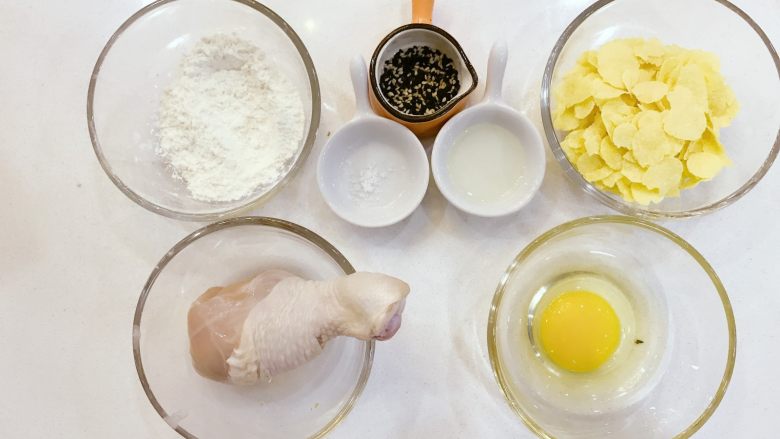 宝宝辅食:宝宝版健康鸡米花-24M+ ,准备好所有食材。