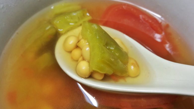 减脂素食 | 怕苦也爱喝的番茄苦瓜黄豆汤