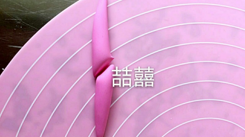 翻糖布偶熊--翻糖蛋糕装饰,最好两只胳膊腿一起做,比较容易做一样大小