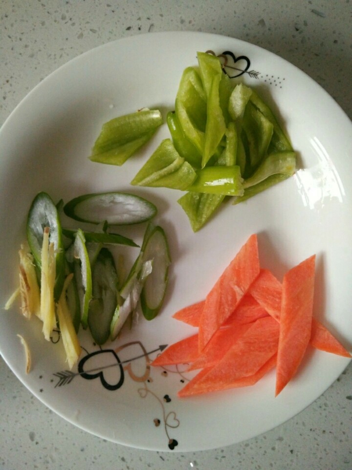 家常菠萝咕咾肉,准备配料