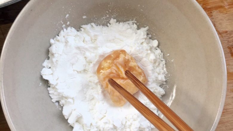 比传统咕咾肉好吃N倍~秘制爱心菠萝鸡肉,再沾一层淀粉