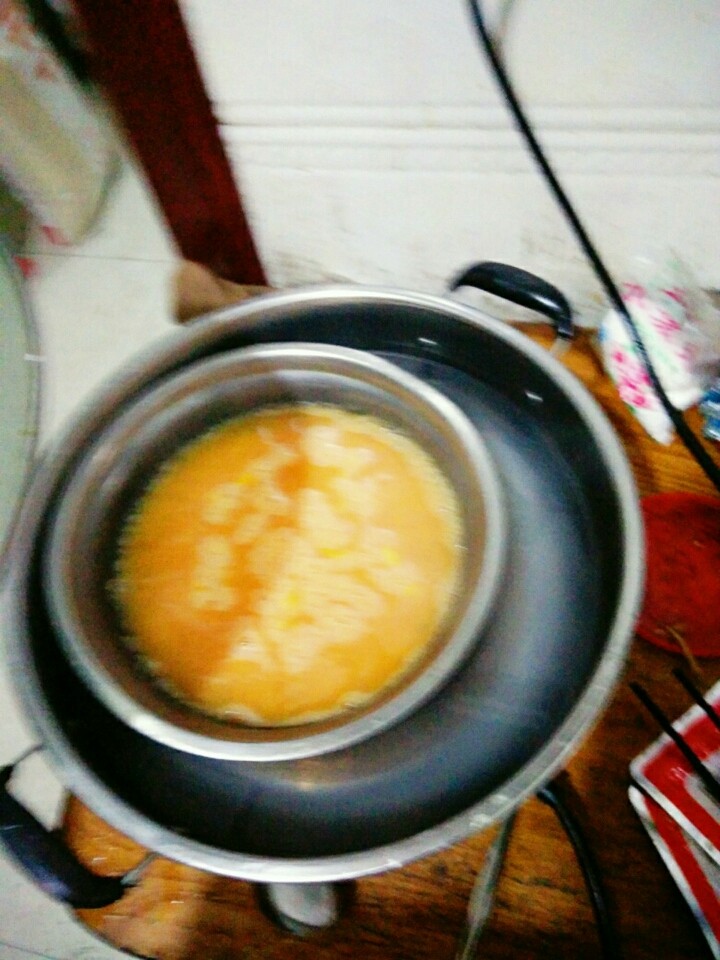 辣椒实蛋,小伙蒸15分钟,如果没熟,用筷子扎中间没有东西挂筷子就熟了,