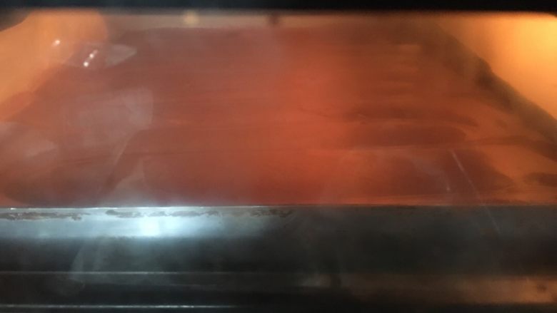 可可旋风草莓蛋糕卷,烤箱预热170度,烤20分钟左右