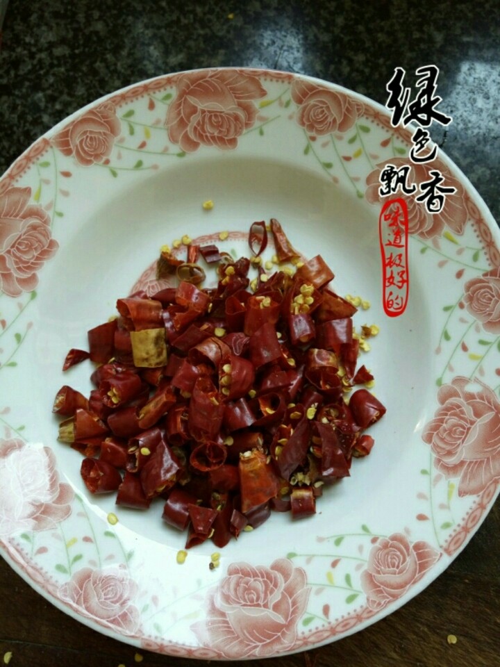水煮肉片,干辣椒剁碎