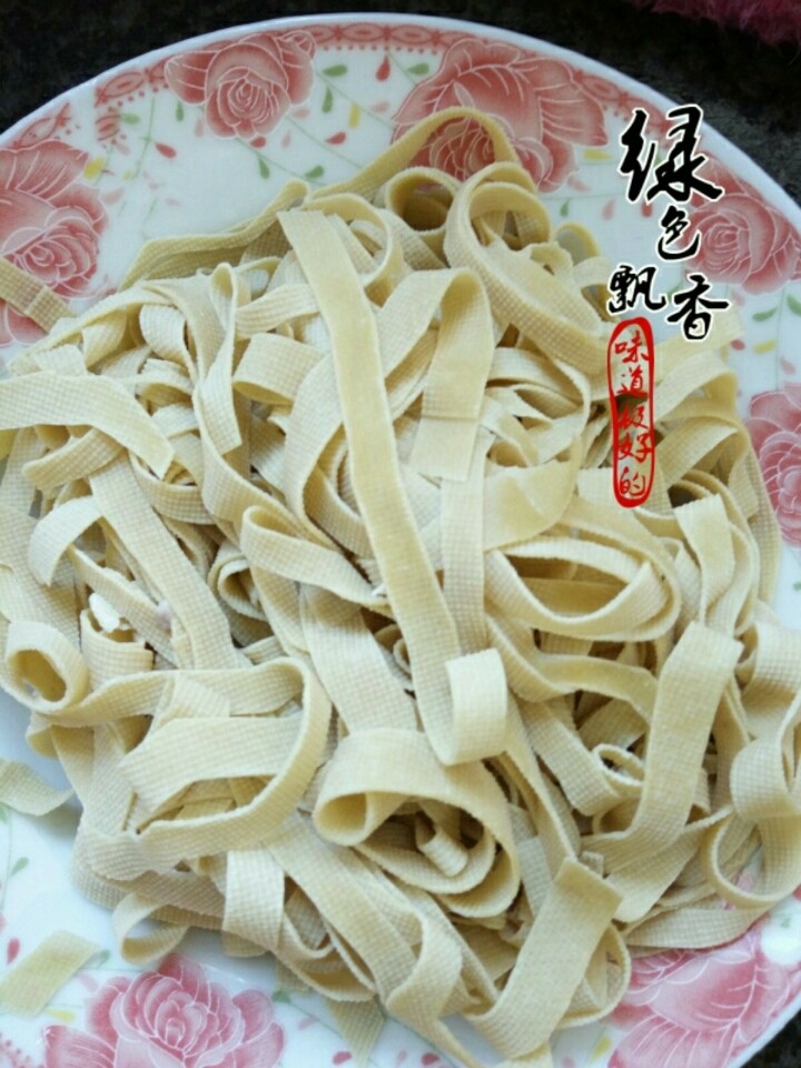 水煮肉片,豆腐皮切丝