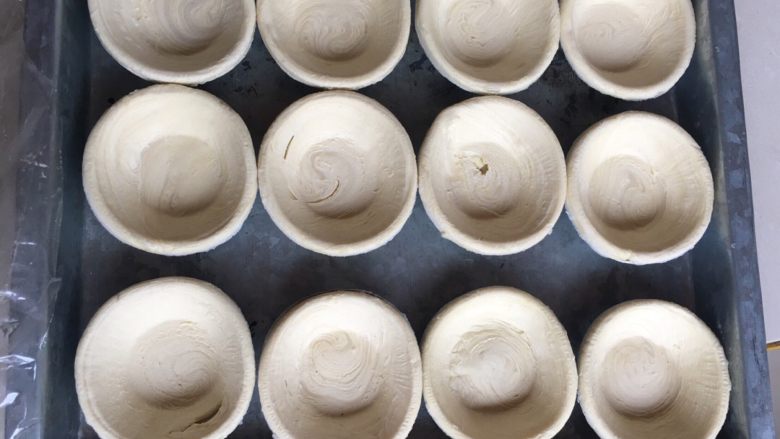 蛋挞,蛋挞皮准备好，皮是超市买的