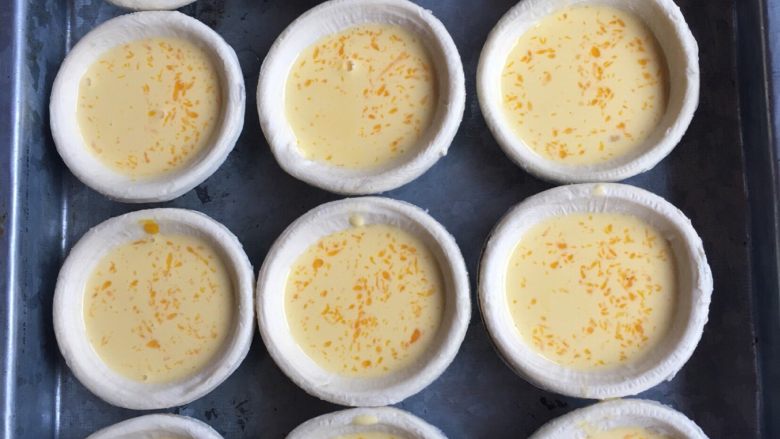 蛋挞,倒到八分满