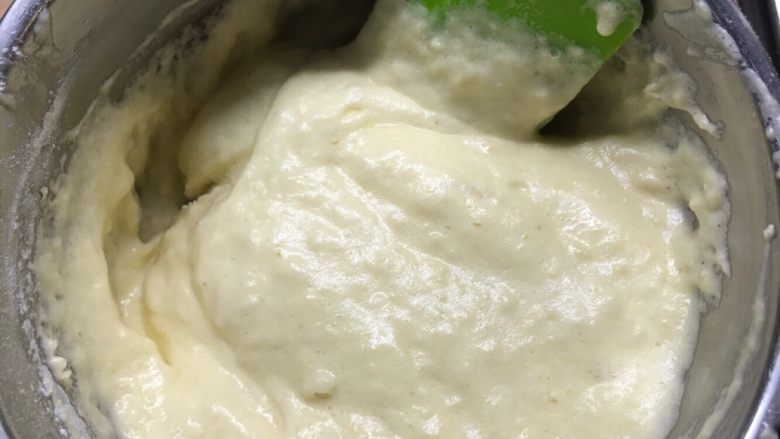 提拉米苏手指饼干版,先混合蛋白和蛋黄,再加入低粉