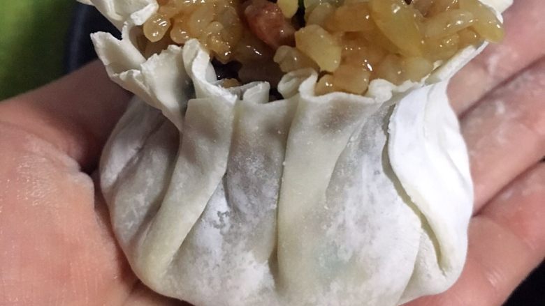 蛋黄糯米烧卖,掐一下腰,感觉像花一样的盛开了