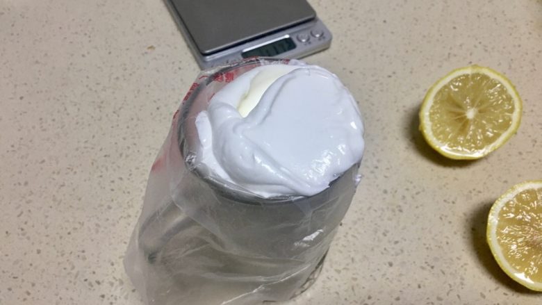 蛋白糖,蛋白糊装入裱花袋