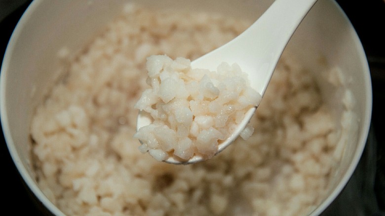 冰肉,约15——20天冰肉就腌制好了，可以用着很多点心的原料。