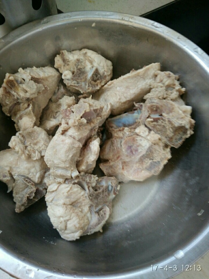 脊骨炖豆角,捞出 控水