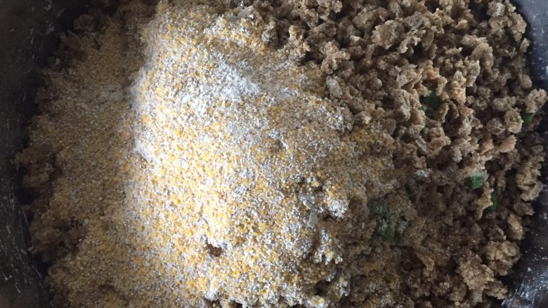 烤箱版肉丸子,加入各种粉粉,其实只要生粉就好,这里混了点玉米粉粉……